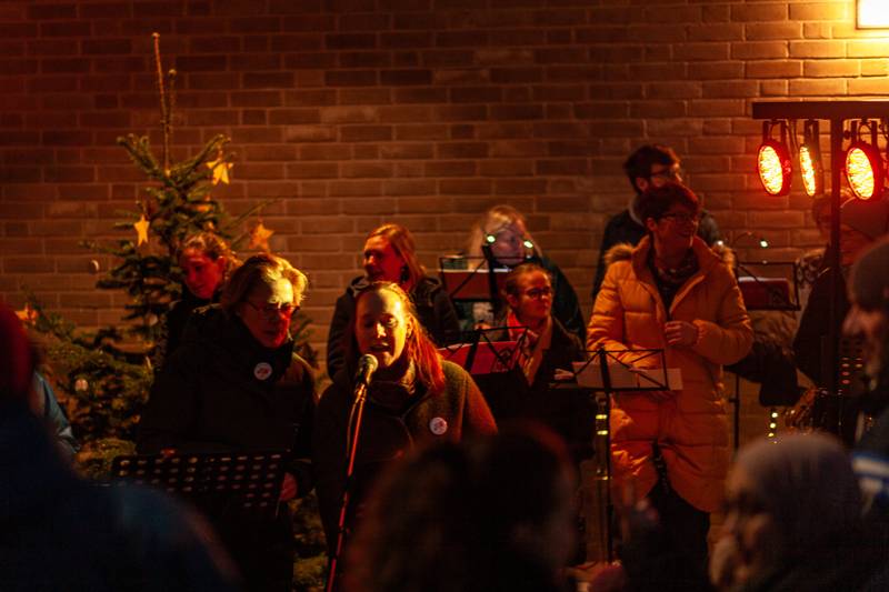 Gute Stimmung bei der Adventsfeier der Frida-Kahlo-Schule
