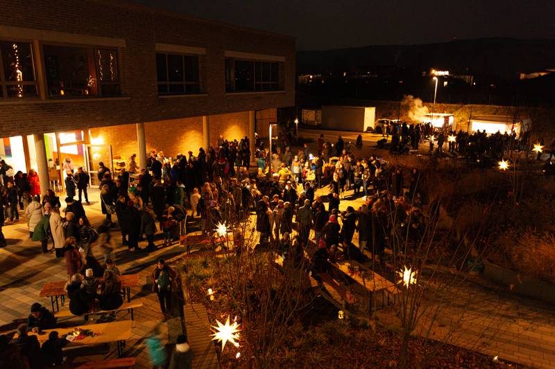Gute Stimmung bei der Adventsfeier der Frida-Kahlo-Schule