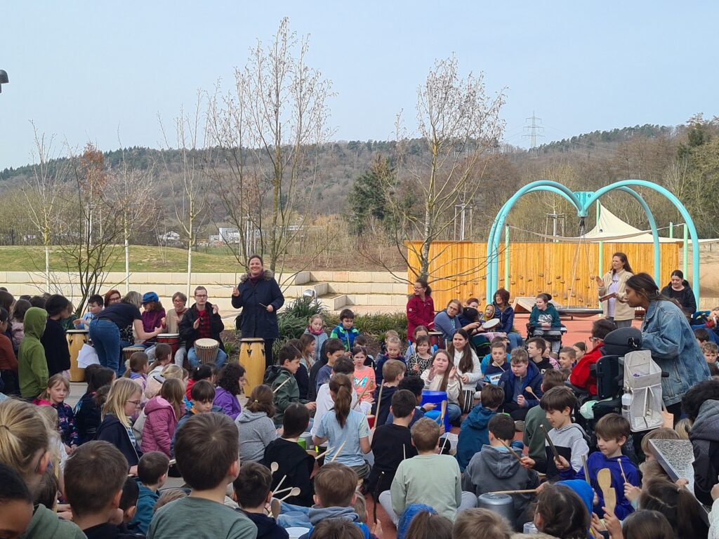 Beitragsbild zum Beitrag „Trommeln für den Frieden“