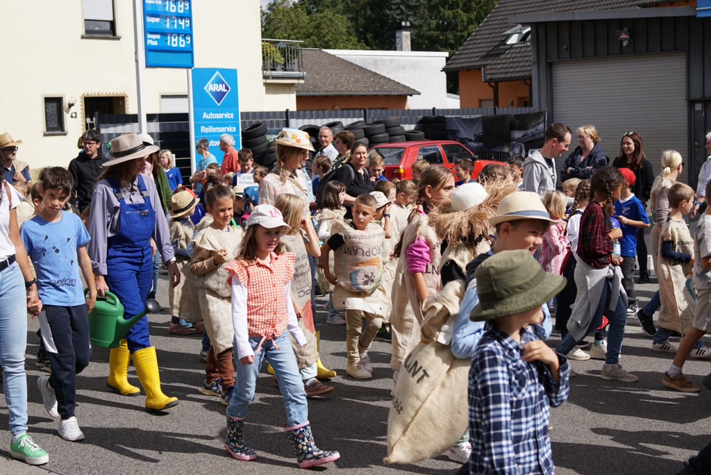 Beitragsbild zum Beitrag „Tolle Knollen spazieren durch Schweich“
