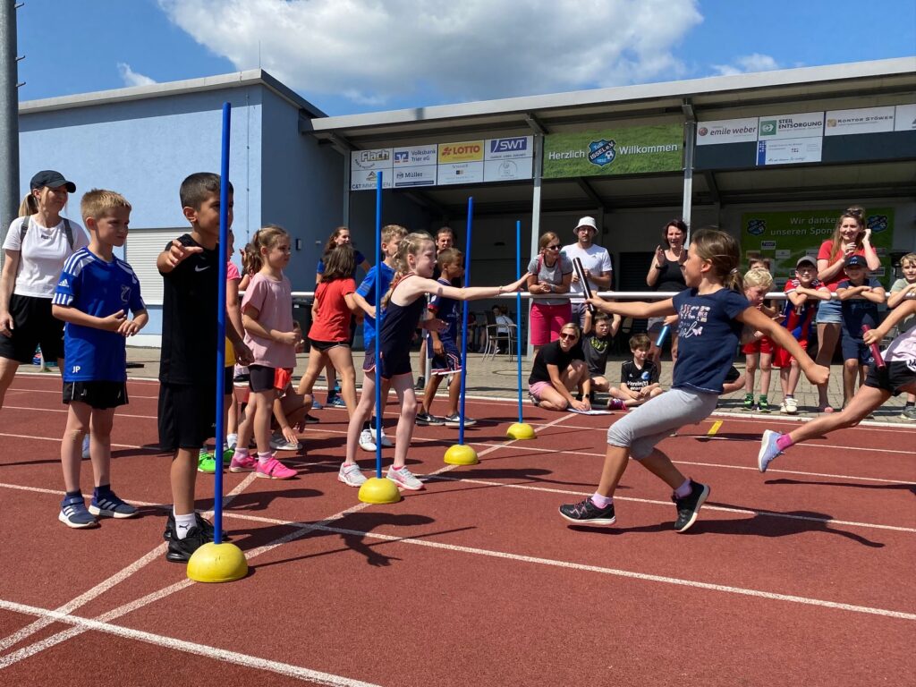 Beitragsbild zum Beitrag „Gute Laune bei bestem Sportfestwetter“