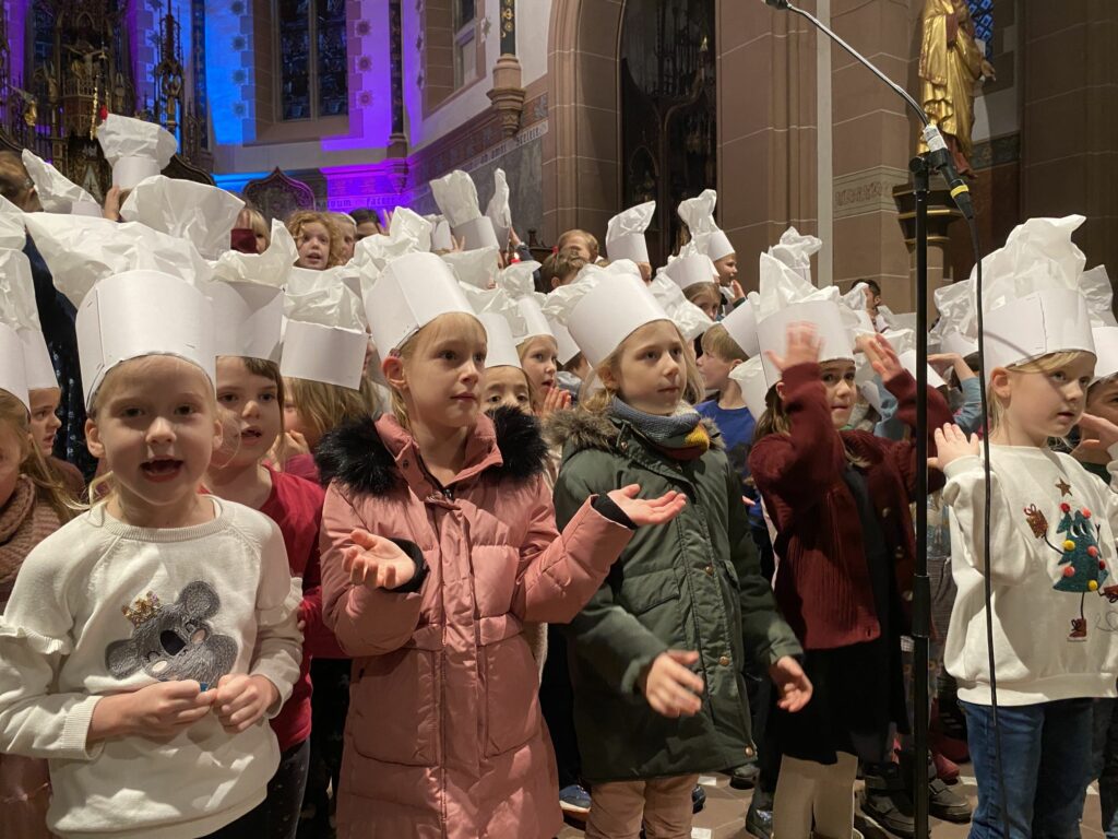 Beitragsbild zum Beitrag „Adventskonzert begeistert“