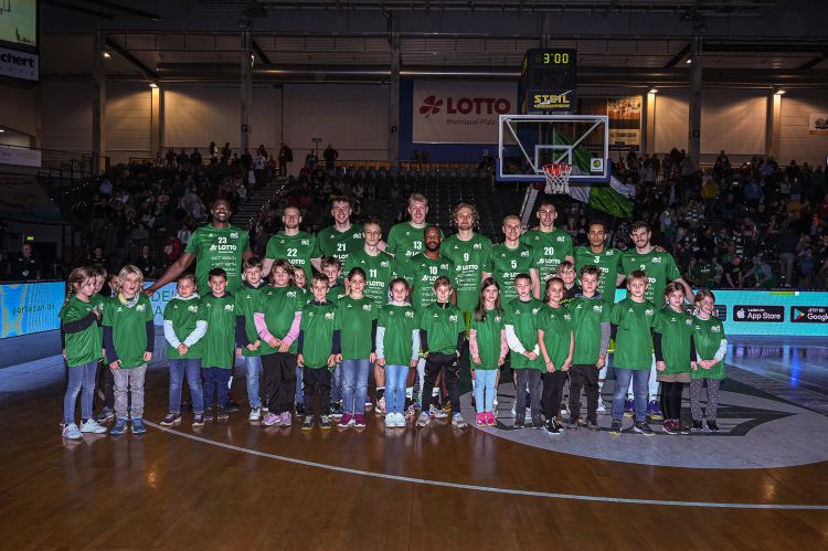 Beitragsbild zum Beitrag „KIDS-Eskorte bei den RÖMERSTROM Gladiators“